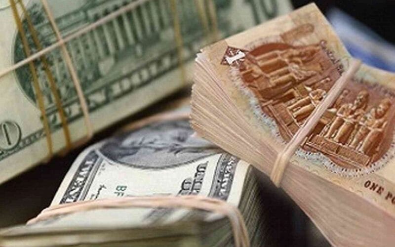 سعر الدولار في مصر يسجل مستوى تاريخيا بالسوق السوداء