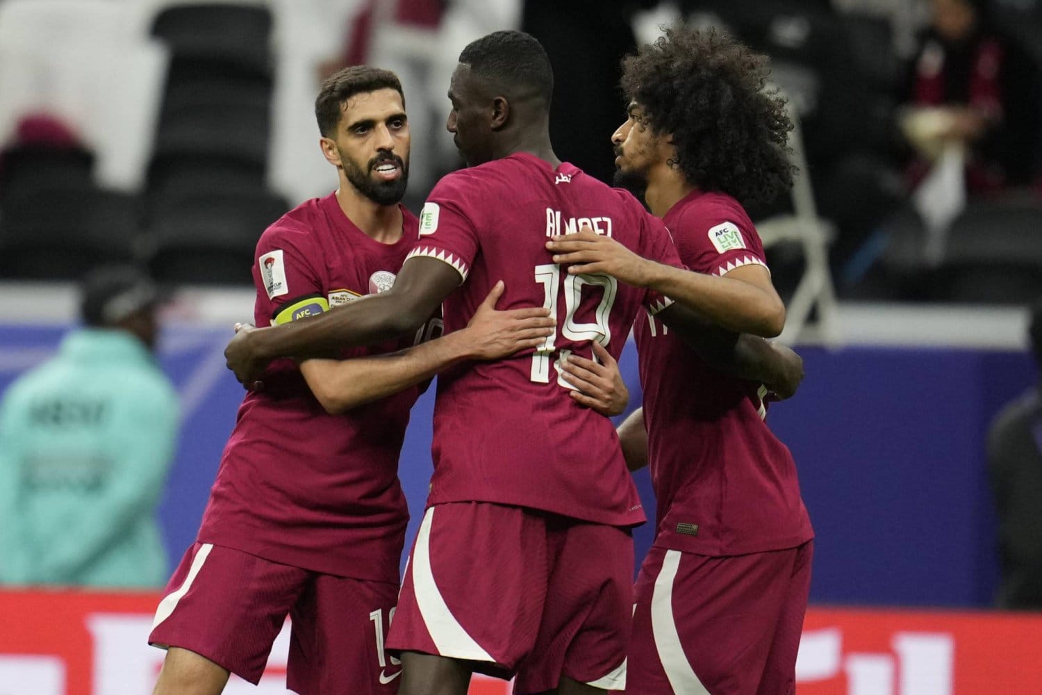 كأس آسيا.. عفيف يقود قطر إلى الدور الثاني