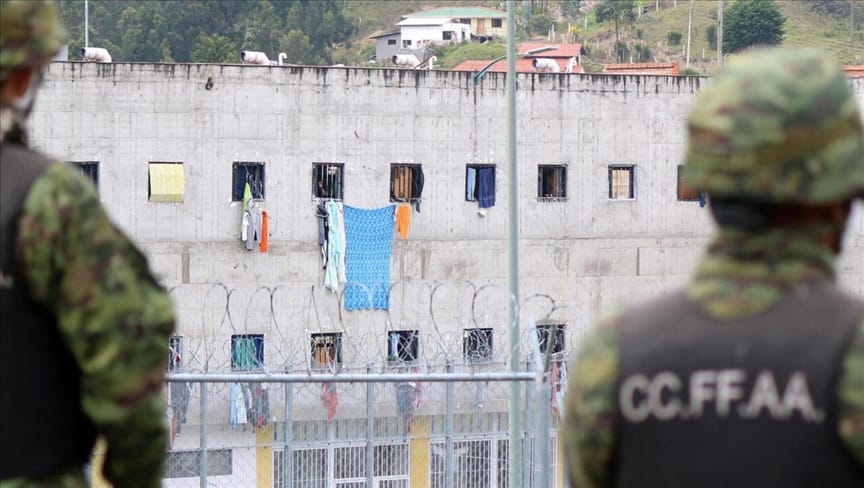 عمليات هروب واحتجاز حراس.. ماذا يحدث في سجون الإكوادور؟
