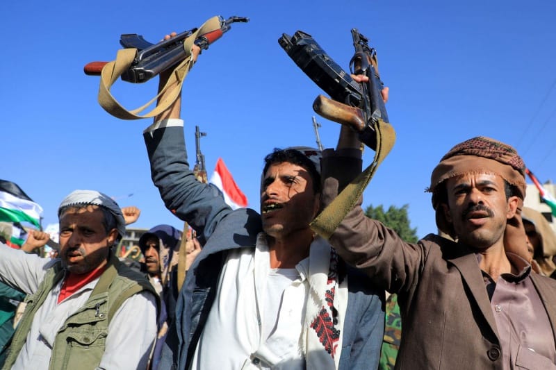 الحوثيون يعلنون استهداف "سفينة بريطانية" في خليج عدن