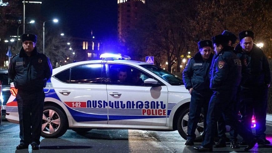 مسلحون يقتحمون مركز شرطة في عاصمة أرمينيا