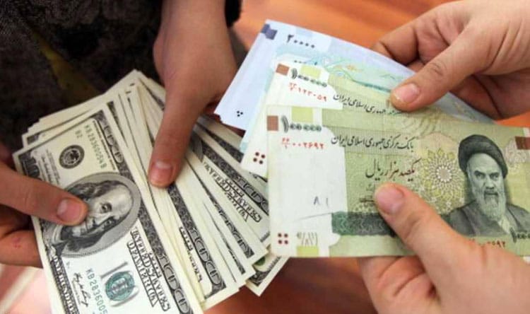 الريال الإيراني يهوي إلى مستوى قياسي أمام الدولار