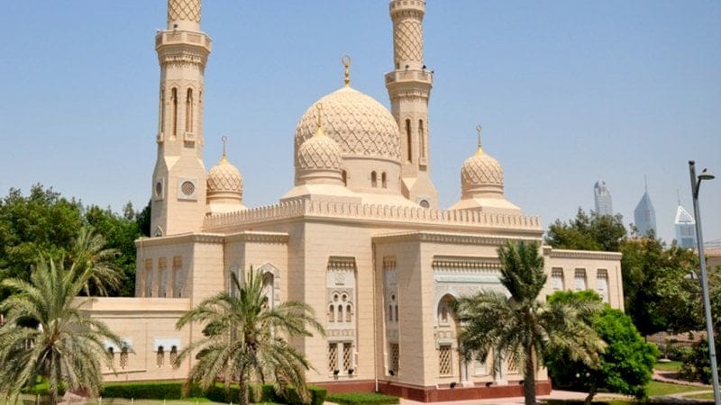 دبي تمنح الإقامة الذهبية لأئمة المساجد والخطباء والمؤذنين