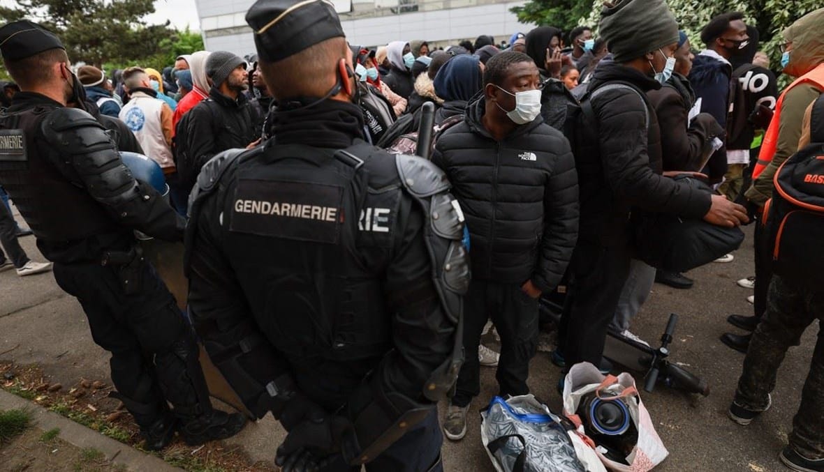 فرنسا تطرد مئات المهاجرين من باريس قبل انطلاق الألعاب الأولمبيّة