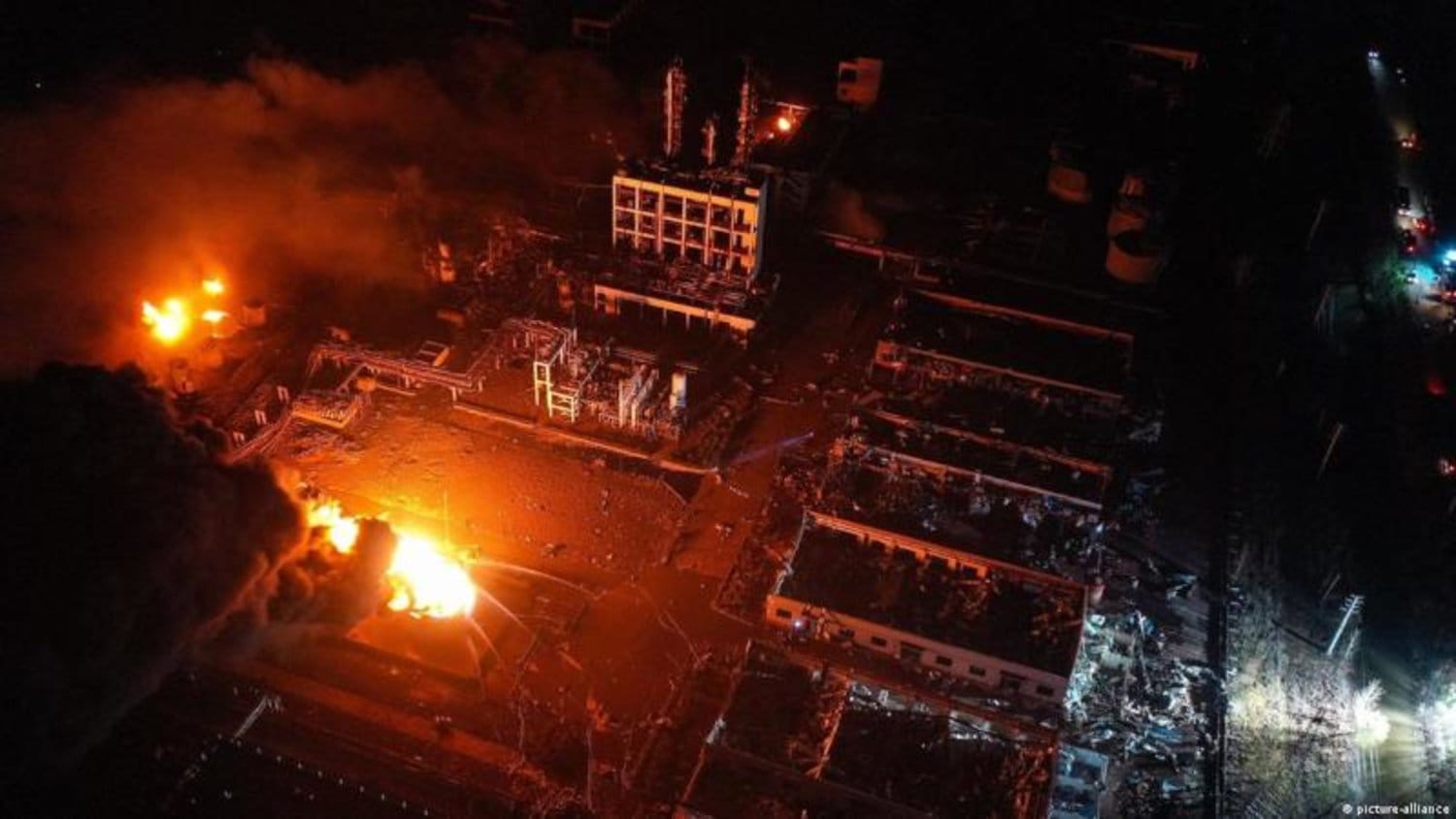 قتيلان في انفجار بمصنع كيماويات بالصين