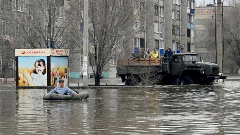 تم إجلاء أكثر من 90 ألف شخص.. كازاخستان وروسيا تواجهان فيضانات عارمة