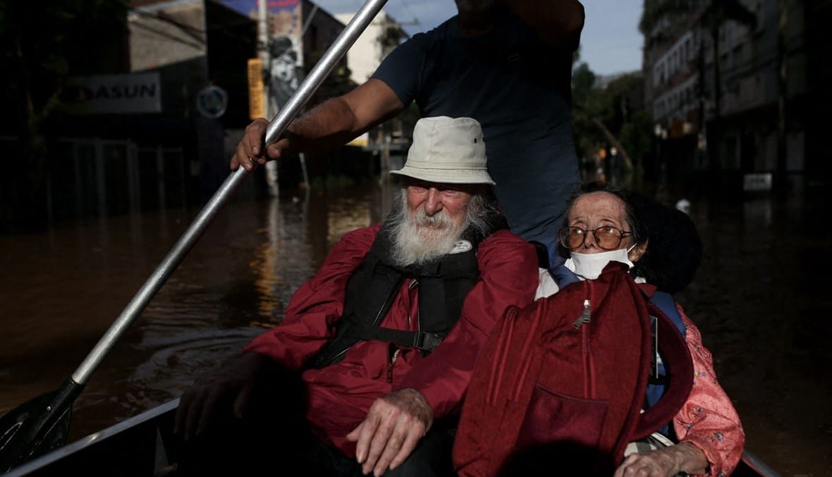 مصرع مئة شخص بسبب الفيضانات في البرازيل