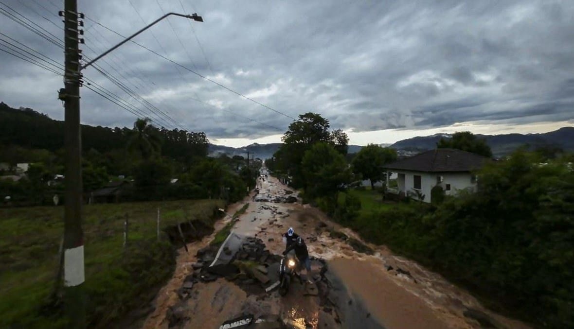 أمطار غزيرة في جنوب البرازيل تخلّف 8 قتلى و21 مفقوداً
