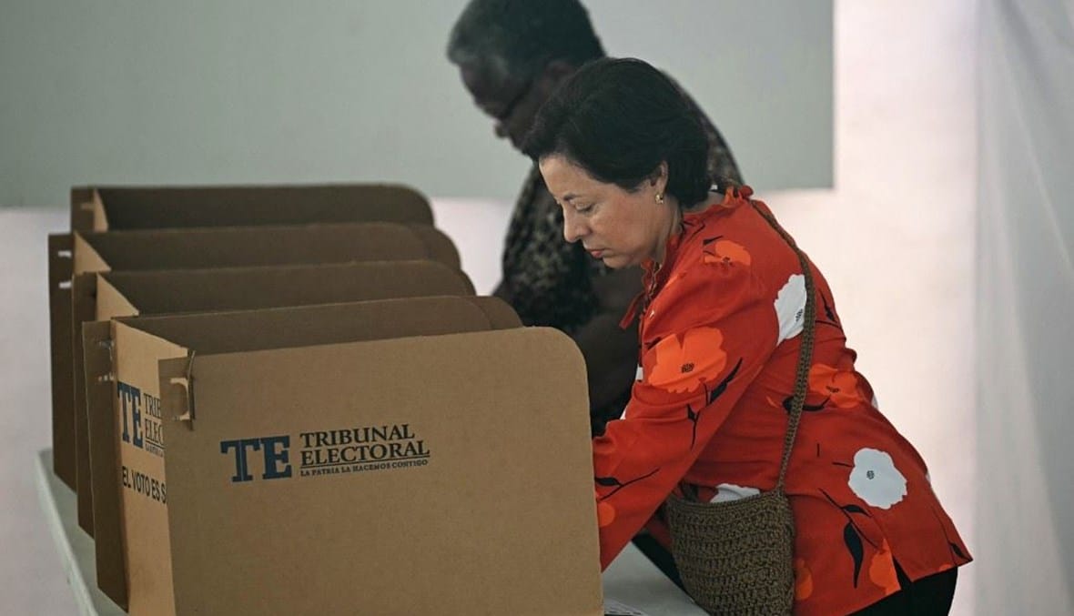 انتخابات رئاسيّة في بنما: ثمانية مرشّحين يتنافسون، وخوسيه راؤول مولينو يتقدّم الاستطلاعات