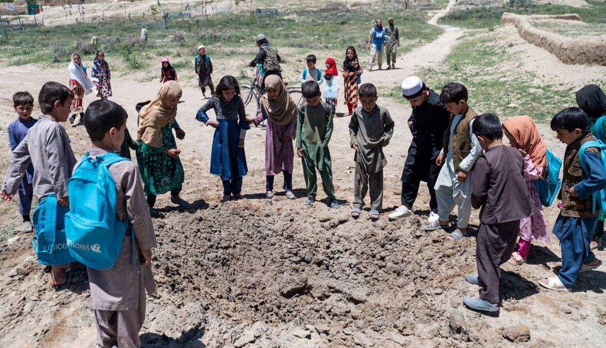 الألغام تقتل طفلاً كل يومين في أفغانستان... إنّها لعبة الحجر والموت