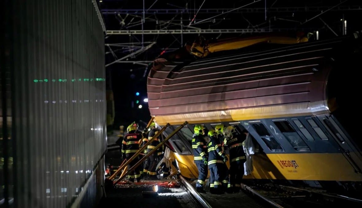 أربعة قتلى وعشرات الجرحى في اصطدام قطارين في تشيكيا