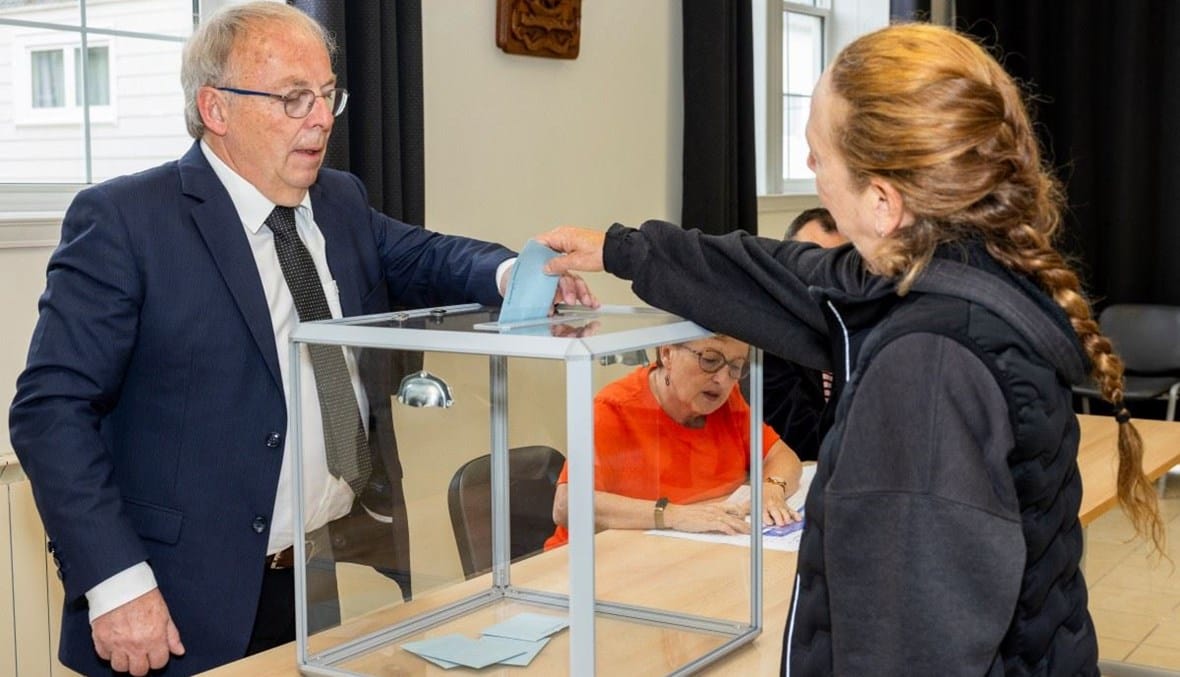 فرنسا تشهد انتخابات تشريعية تاريخية... انطلاق التصويت في الدورة الأولى