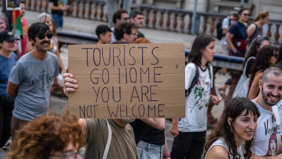 معاناة إسبانيا من عدد السياح المفرط