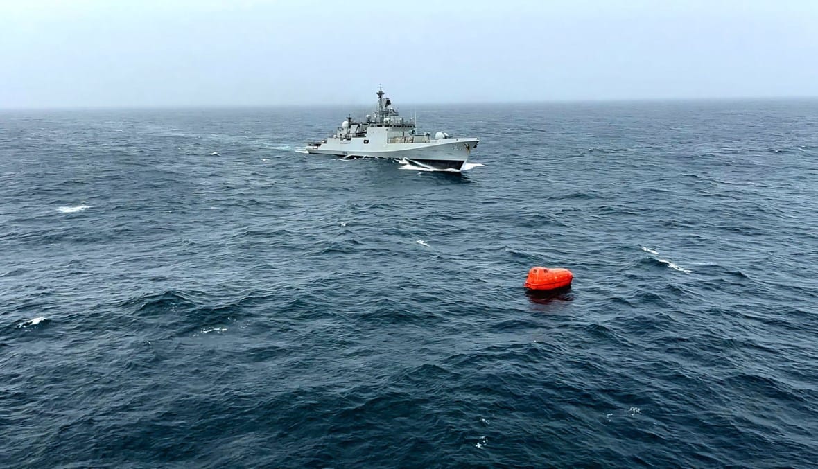 إنقاذ تسعة من أفراد طاقم ناقلة نفط انقلبت قبالة سواحل عُمان والعثور على قتيل