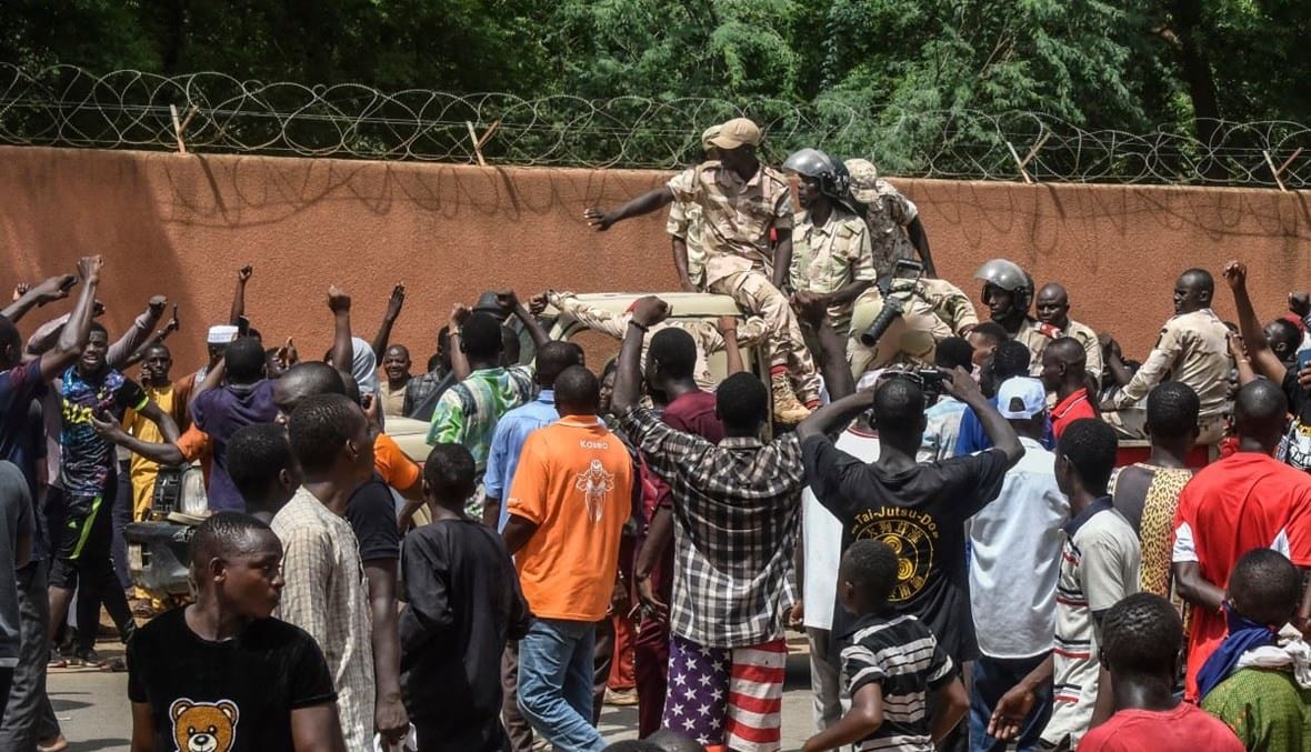 عام على الانقلاب في النيجر... المجلس العسكري بين استعادة السيادة وصدّ الجهاديّين