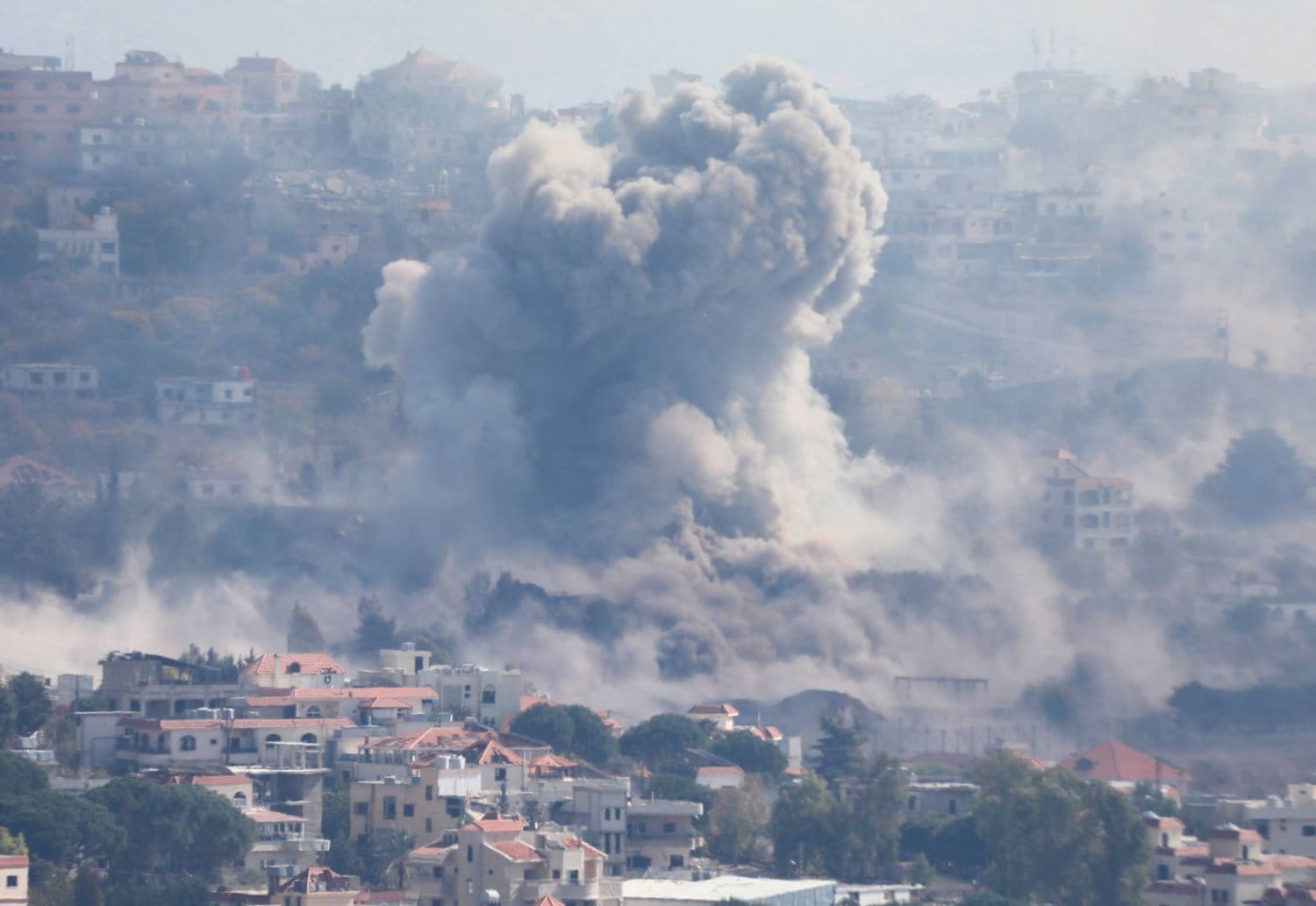 الجيش الإسرائيلي يعلن الهجوم على أكثر من 50 موقعا في غزة ولبنان