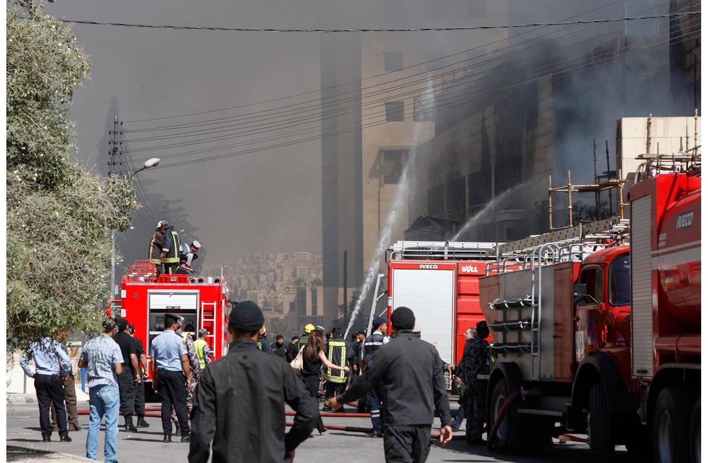 6 الأردن... قتلى و60 جريحاً في حريق بدار للمسنين