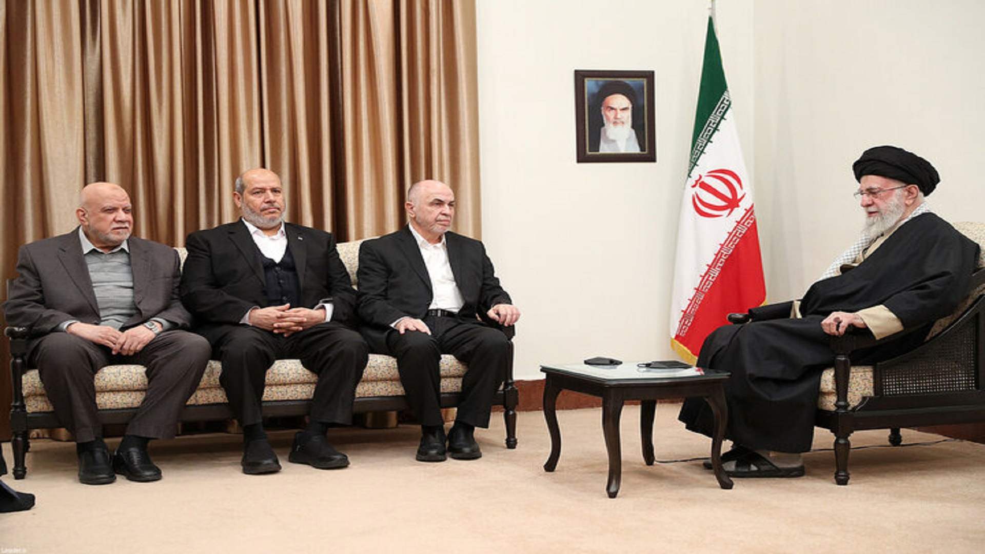 خامنئي يلتقي قادة حماس في طهران