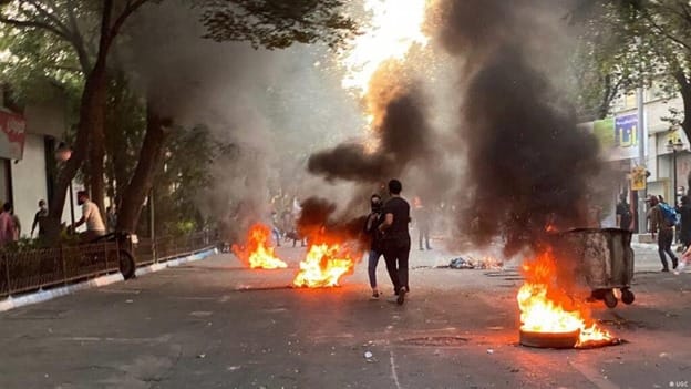 إيران الثورة الشعبية... الأمل المضيء في مواجهة ديكتاتورية الولاية الدينية