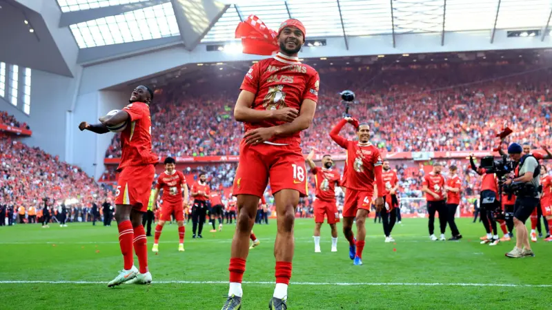 ليفربول..فوز تاريخي بالدوري الإنجليزي يعيد مجد "الريدز"!
