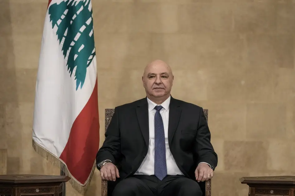 الرئيس اللبناني يحسم الملف: بدء نزع سلاح المخيمات الفلسطينية في حزيران