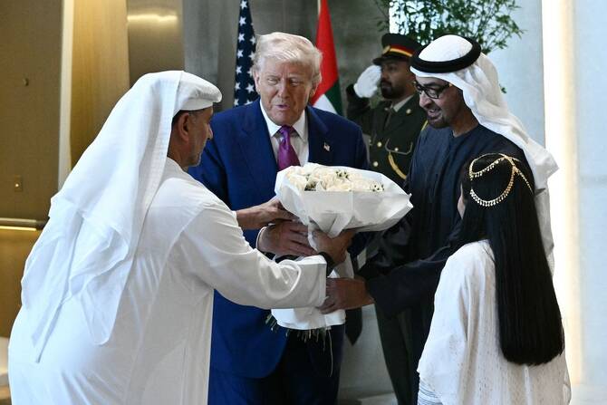 ترامب يختتم في الإمارات جولته الخليجية بصفقات قياسية
