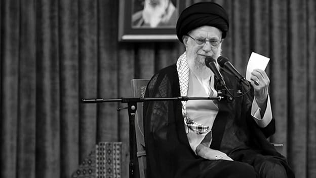 تصريحات خامنئي النووية تُعمق أزمة الثقة في إيران