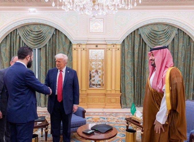 أول تعليق لترامب على لقاء الشرع.. "جيد جدا ورجل قوي"