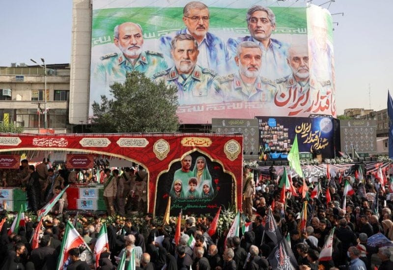 إيران تشيّع قادة بارزين وخبراء نوويين قضوا في الضربات الإسرائيلية