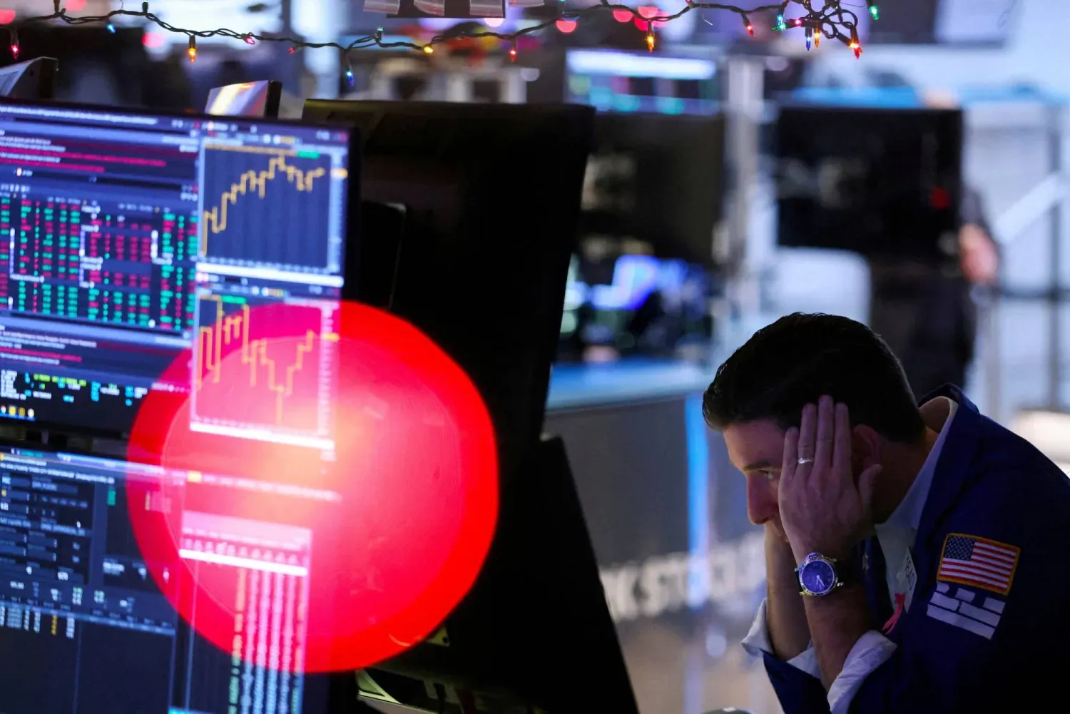 الاضطرابات الإقليمية تهز الأسواق الآسيوية.. هبوط في الأسهم وتراجع العملات