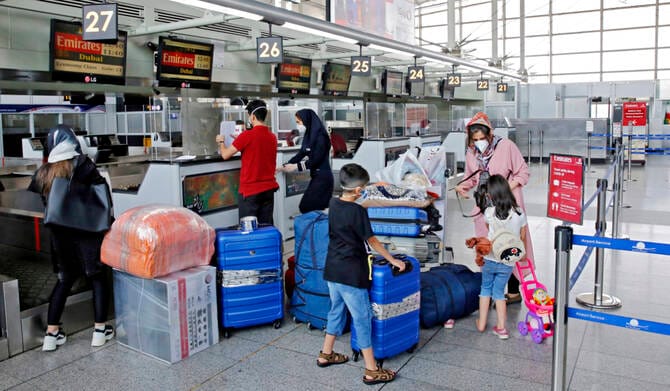 إيران تعيد فتح مجالها الجوي جزئياً بعد وقف إطلاق النار مع إسرائيل