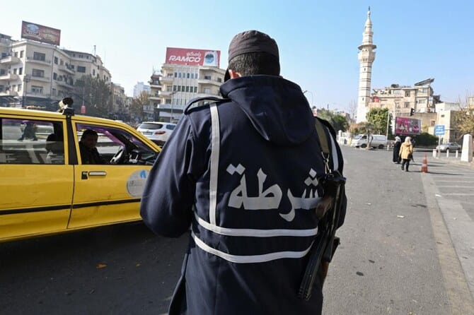 أميركا تعطي سوريا الضوء الأخضر لضم مقاتلين أجانب إلى الجيش