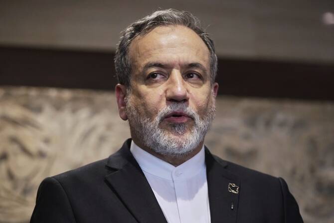 ولي العهد السعودي ووزير الخارجية الإيراني يبحثان المستجدات الإقليمية