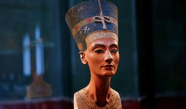 هل سمعتِ عن "رقبة نفرتيتي"؟ صيحة التجميل التي تجتاح السوشيال ميديا