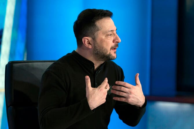 زيلينسكي: اجتماع "مثمر" مع المبعوث الأميركي في كييف