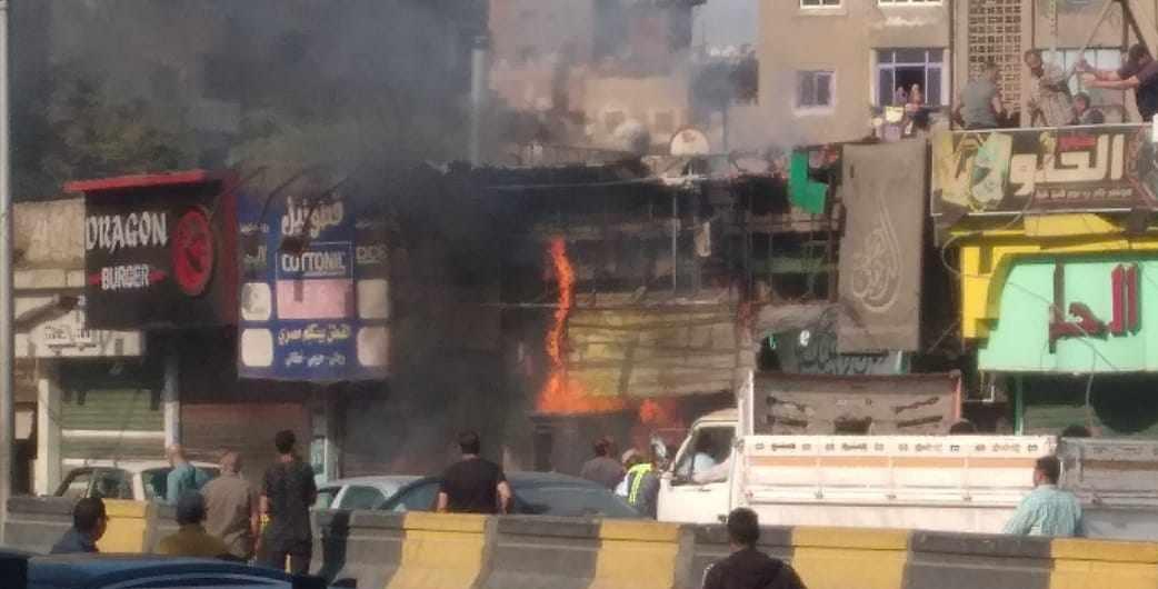 إصابات وتوقف مترو الأنفاق.. حريق هائلا في شبرا بمصر