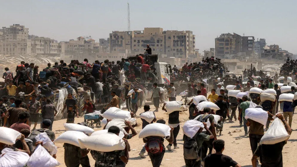 إسرائيل: دخول تدريجي للبضائع إلى غزة عبر تجار محليين