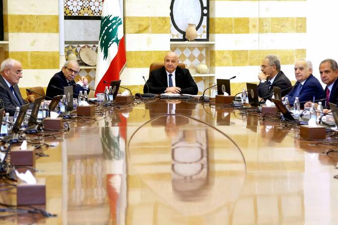 لبنان يستكمل مناقشة حصر السلاح بيد الدولة.. وإيران تدخل على الخط