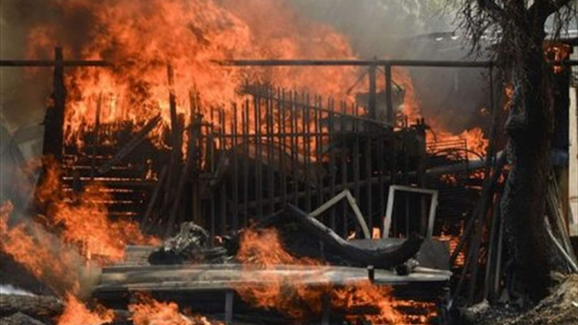 إسبانيا تكافح 14 حريقا كبيرا وتستنجد بالاتحاد الأوروبي