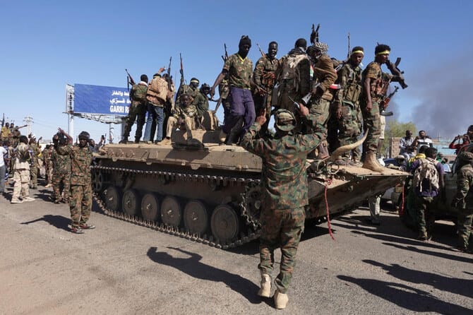 مسيّرات تستهدف احتفالاً بعيد الجيش في وسط السودان