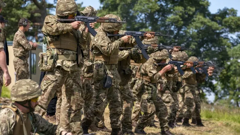 خطط أوروبية لنشر عشرات الآلاف من الجنود في أوكرانيا