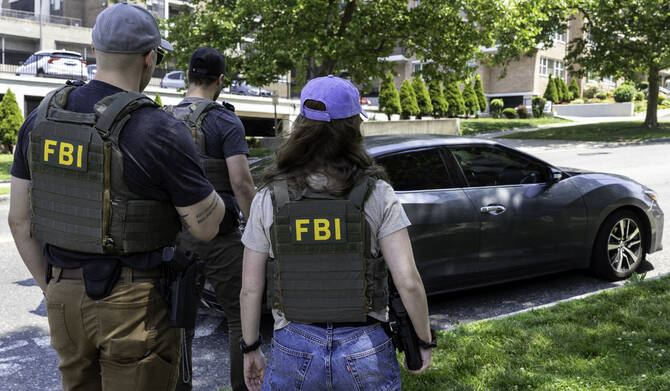 اتهام مدير FBI السابق بجرائم خطيرة.. وترامب: العدالة تتحقق