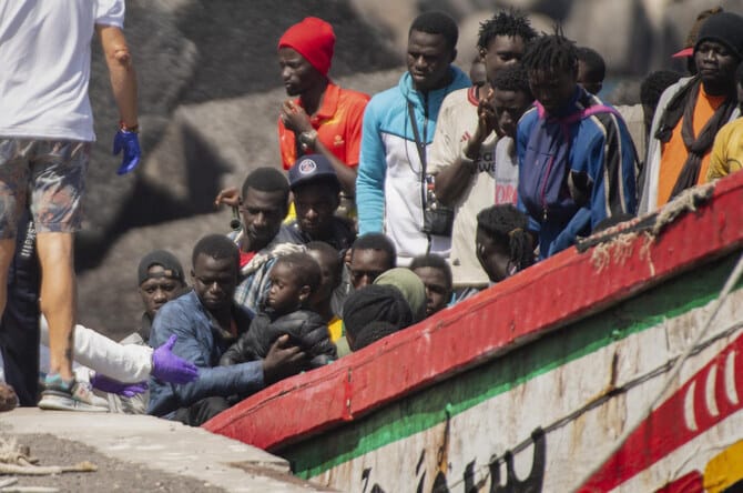 غرق مركب للمهاجرين قبالة ليبيا.. وفقدان 61 سودانياً