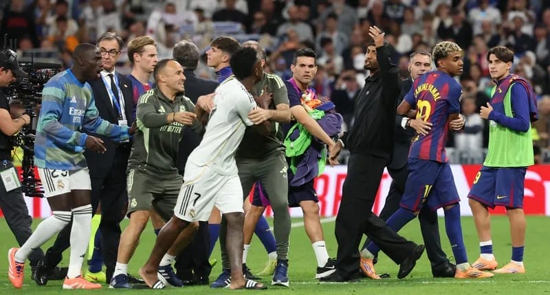 لاعبو ريال مدريد يطاردون يامال.. والشرطة تتدخل