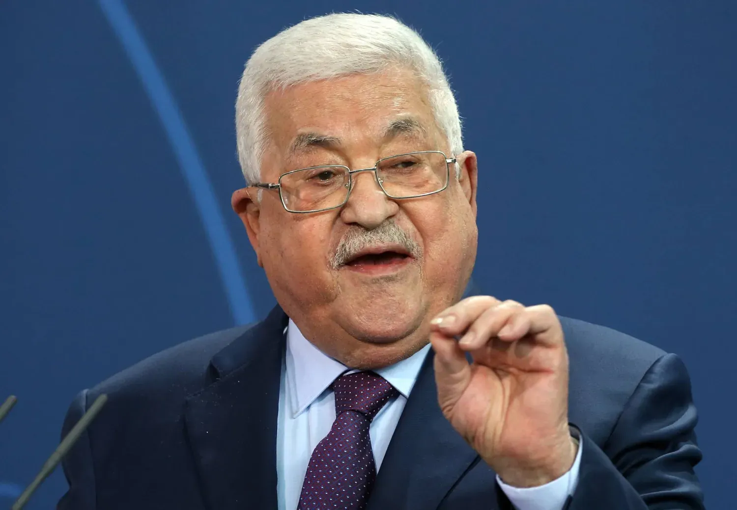 الرئيس الفلسطيني يعلن دستوراً مؤقتاً وخطة للانتخابات