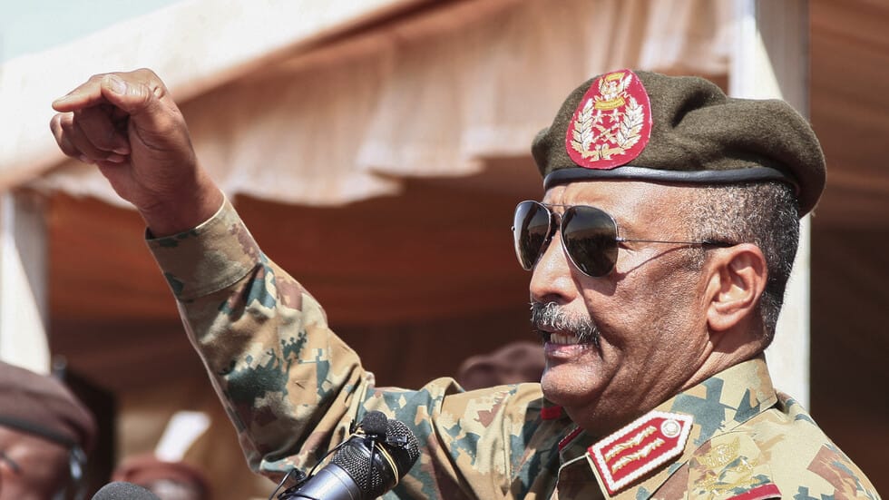 البرهان يقر بـ"انسحاب" الجيش السوداني من الفاشر