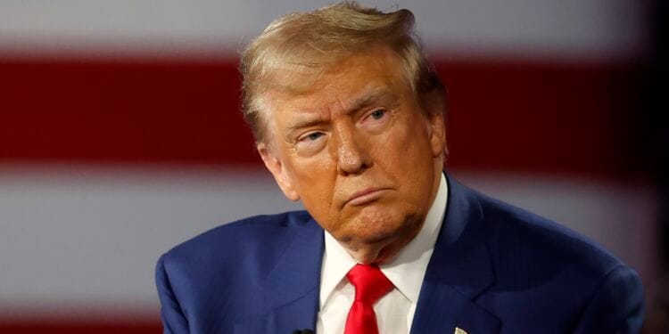 ترامب يطالب بفتح تحقيق حول مزاعم ارتباط إبستين بكلينتون