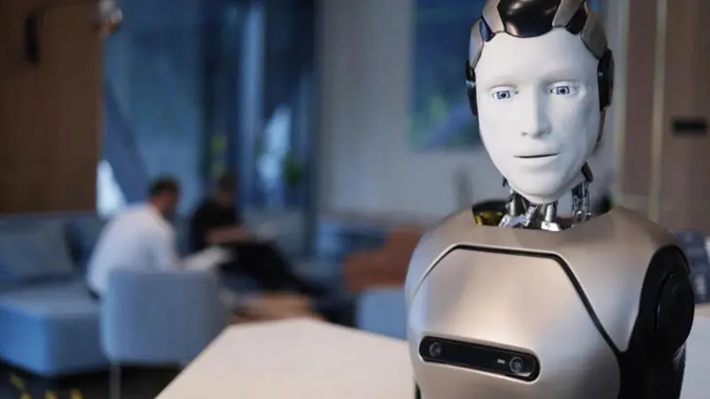 أول روبوت بشري روسي يتعثر أمام الجمهور في ظهوره الأول