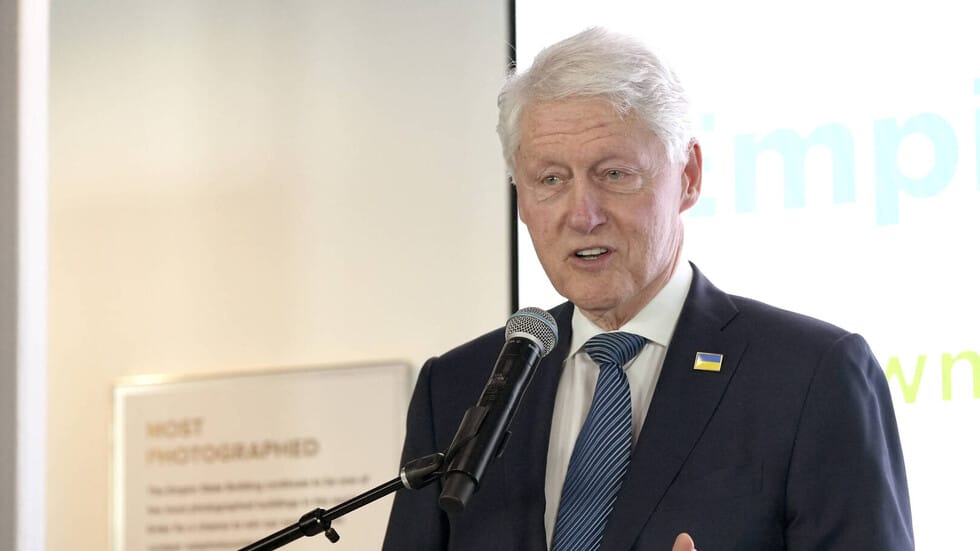 فضيحة إبستين تعود إلى الواجهة: ترامب يهاجم كلينتون