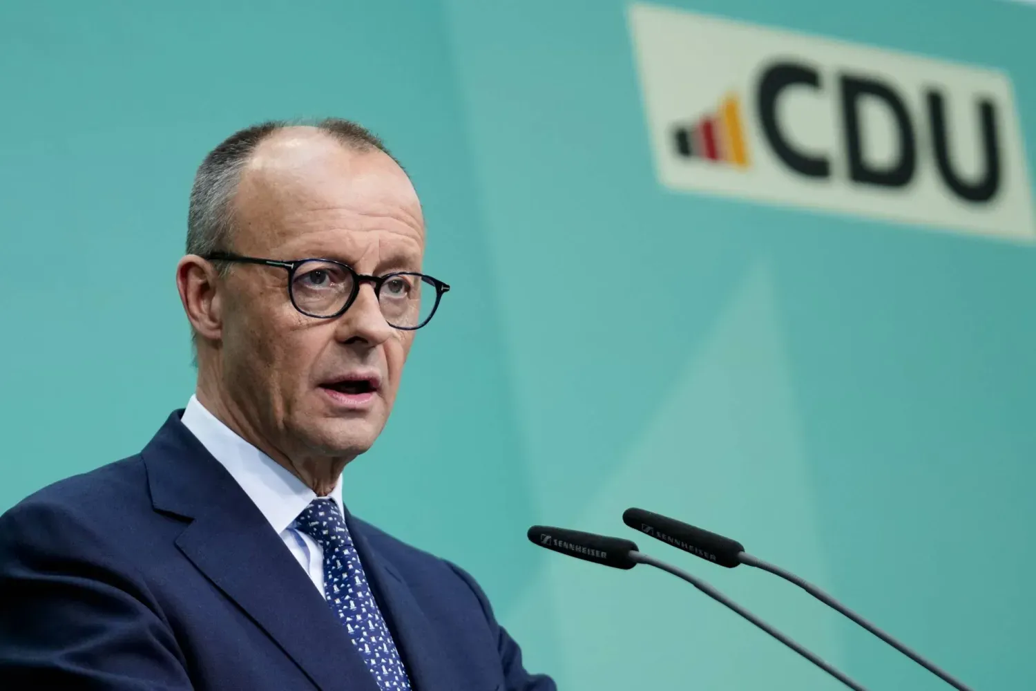 ألمانيا تدعو الشرع لزيارتها وبحث عودة اللاجئين